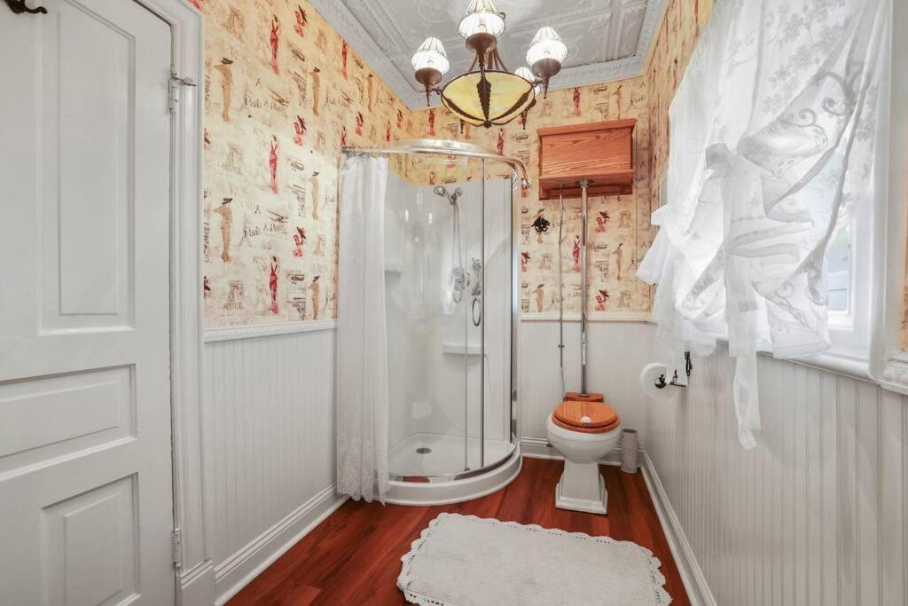 Charming Victorian Home - 2 Minutes To Downtown แลงคัสเตอร์ ภายนอก รูปภาพ