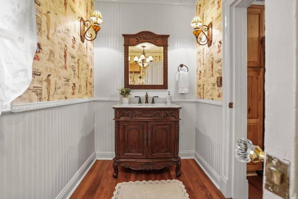 Charming Victorian Home - 2 Minutes To Downtown แลงคัสเตอร์ ภายนอก รูปภาพ