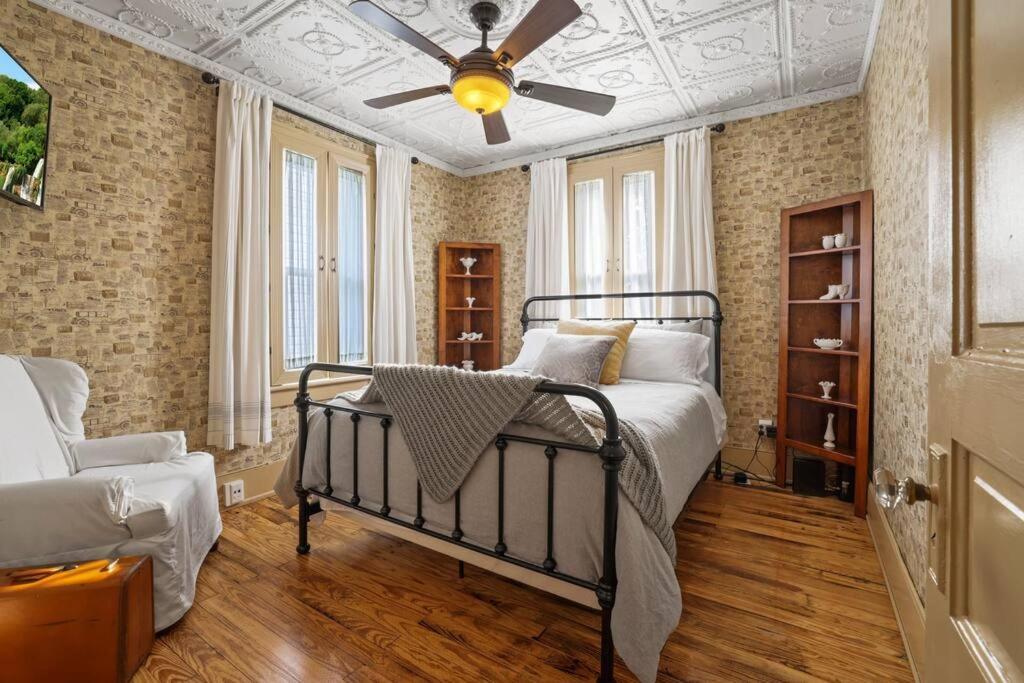 Charming Victorian Home - 2 Minutes To Downtown แลงคัสเตอร์ ภายนอก รูปภาพ
