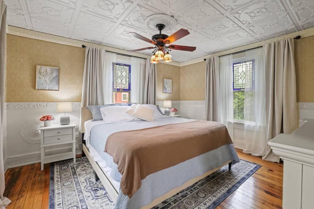 Charming Victorian Home - 2 Minutes To Downtown แลงคัสเตอร์ ภายนอก รูปภาพ