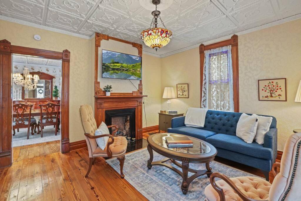 Charming Victorian Home - 2 Minutes To Downtown แลงคัสเตอร์ ภายนอก รูปภาพ