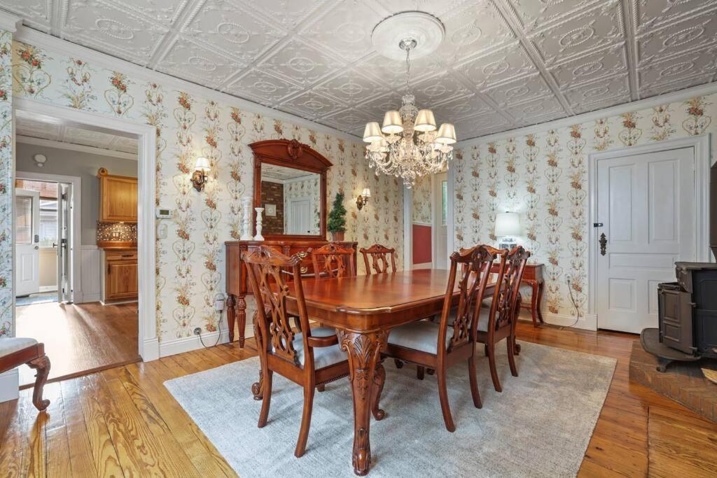 Charming Victorian Home - 2 Minutes To Downtown แลงคัสเตอร์ ภายนอก รูปภาพ