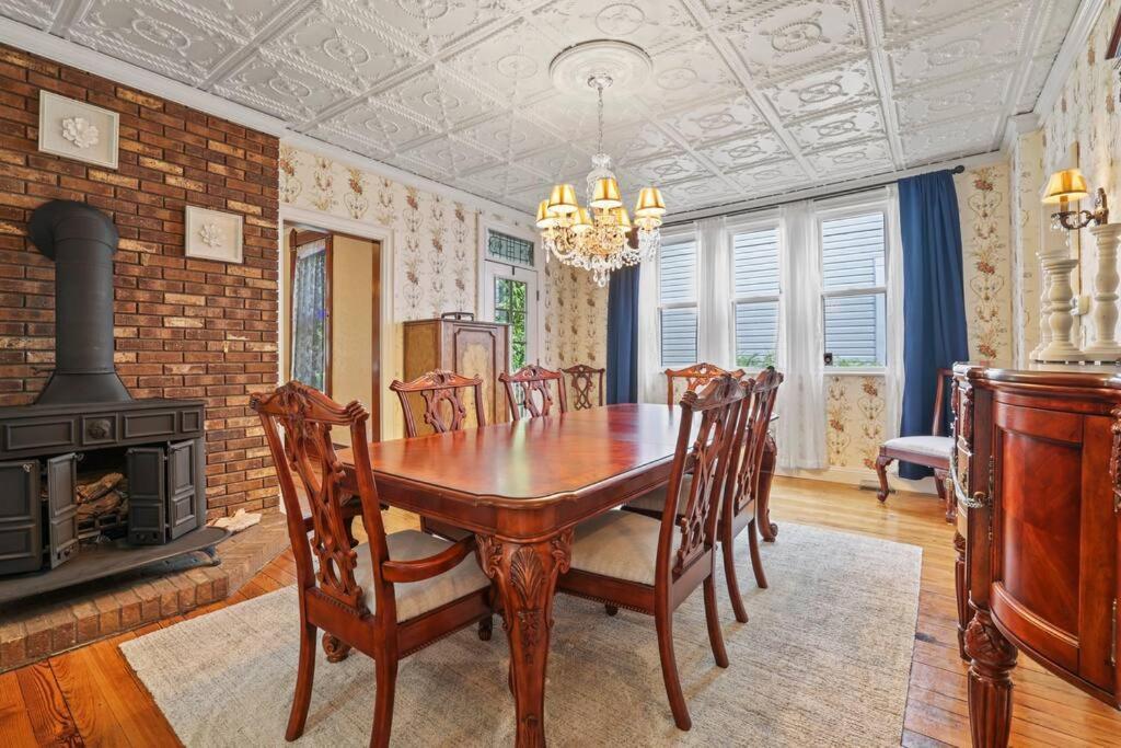 Charming Victorian Home - 2 Minutes To Downtown แลงคัสเตอร์ ภายนอก รูปภาพ